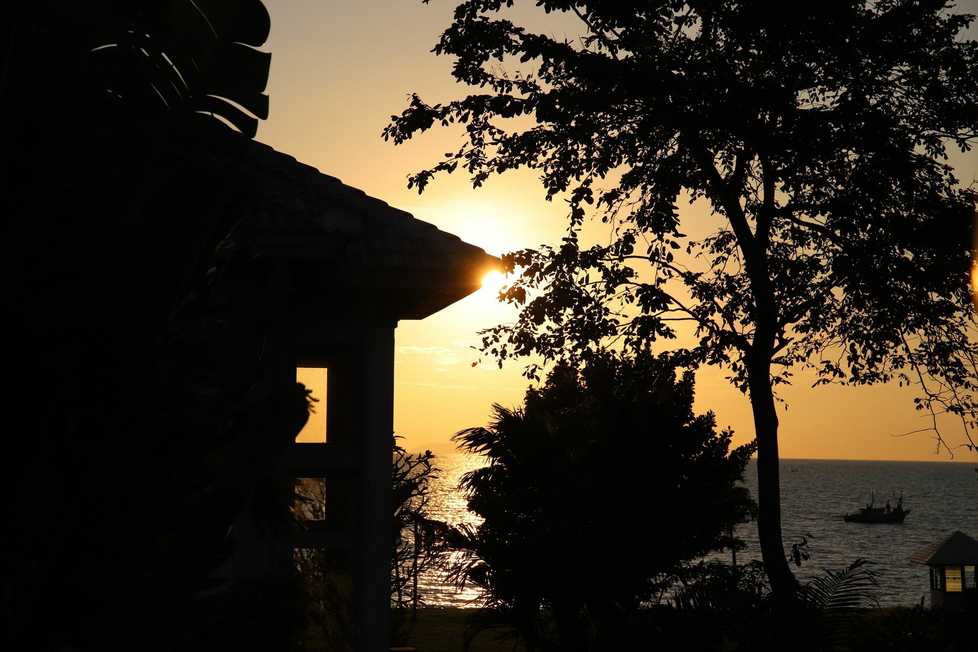 Baan Dhewaran Beachfront Villa Na Chom Thian Eksteriør billede